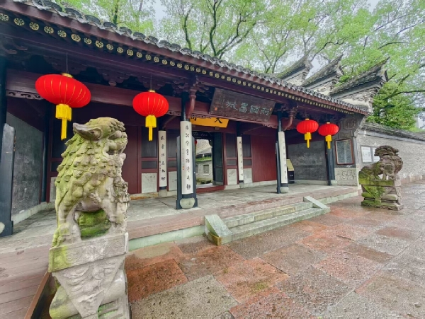 在天一阁，细品雨中的诗意江南